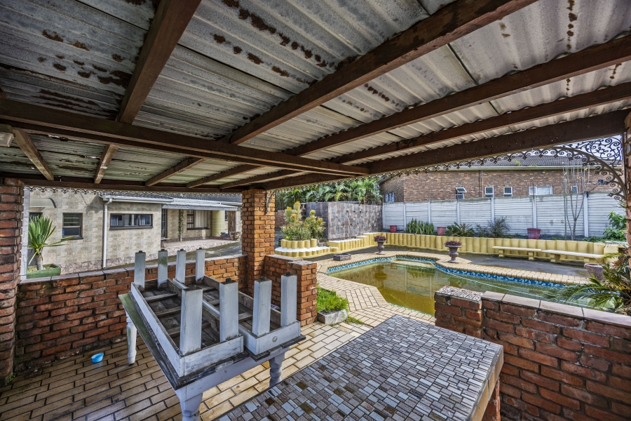 4 Bedroom Property for Sale in Sunnyridge Eastern Cape
